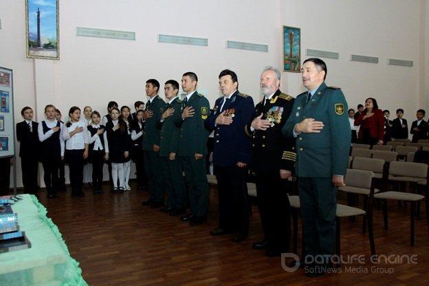 Принятие учащихся в ряды «Жас улан» и «Жас кыран» с участием курсантов ДКНБ РК и учителей НВП Медеуского района.