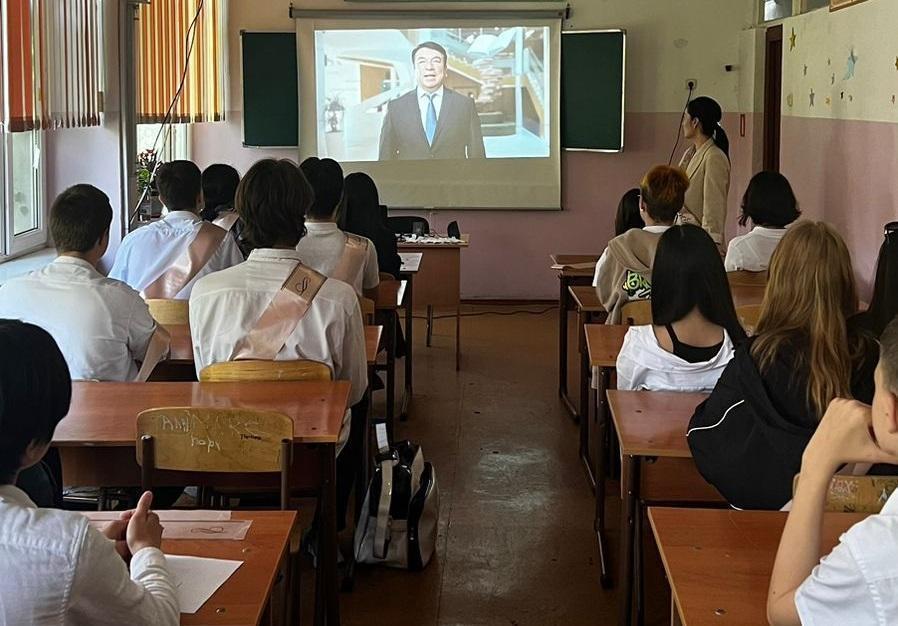Мектебімізде 1-11 сыныптар арасында “Білімім-Отаныма” тақырыбында бірыңғай тәрбие сағаты өтті.