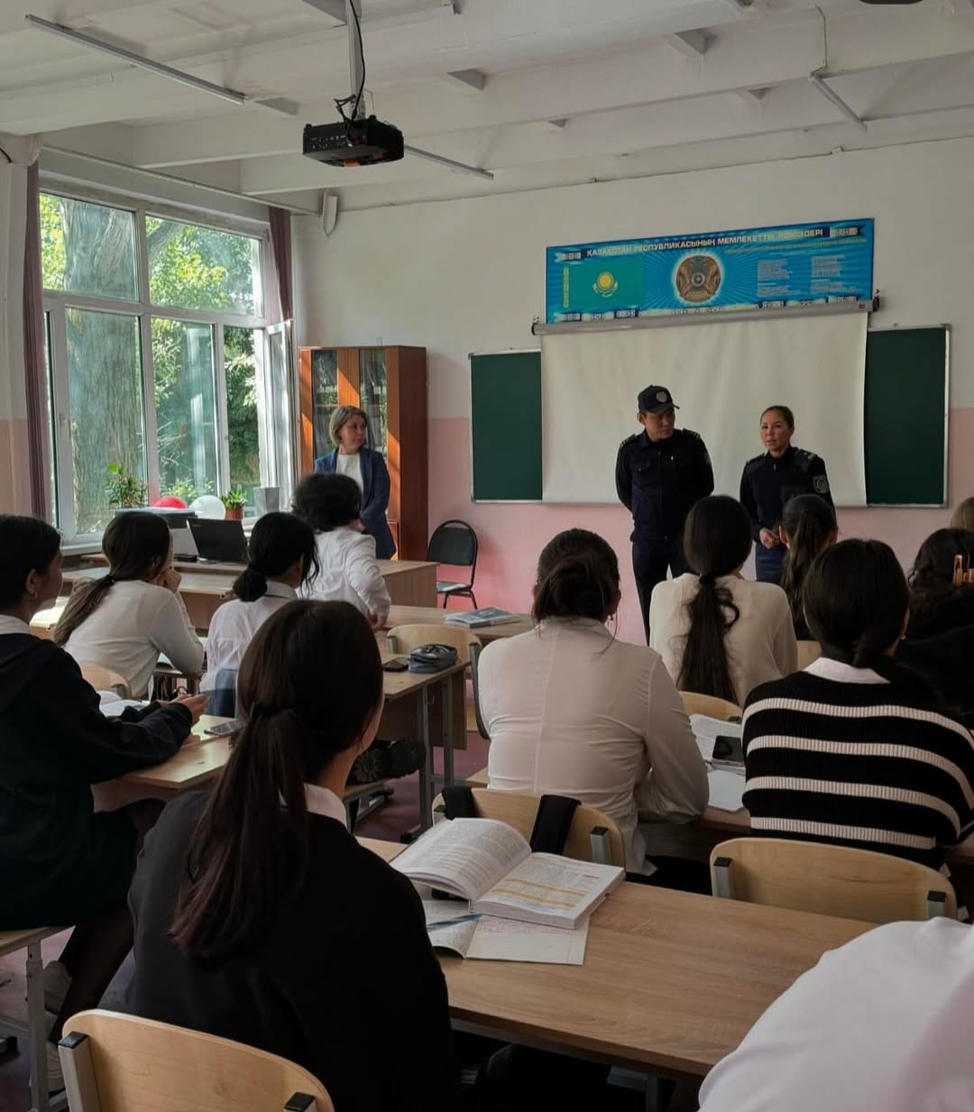 Кәмелетке толмағандар арасындағы құқық бұзушылықтың алдын алу бойынша ювеналды полициямен бірлескен жұмыс / Совместная работа с ювенальной полицией по профилактике правонарушений